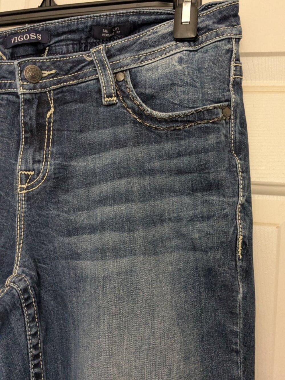 Vigoss Plus-Size Cropped Denim Capri Jeans - Blue - Picture 5 of 12